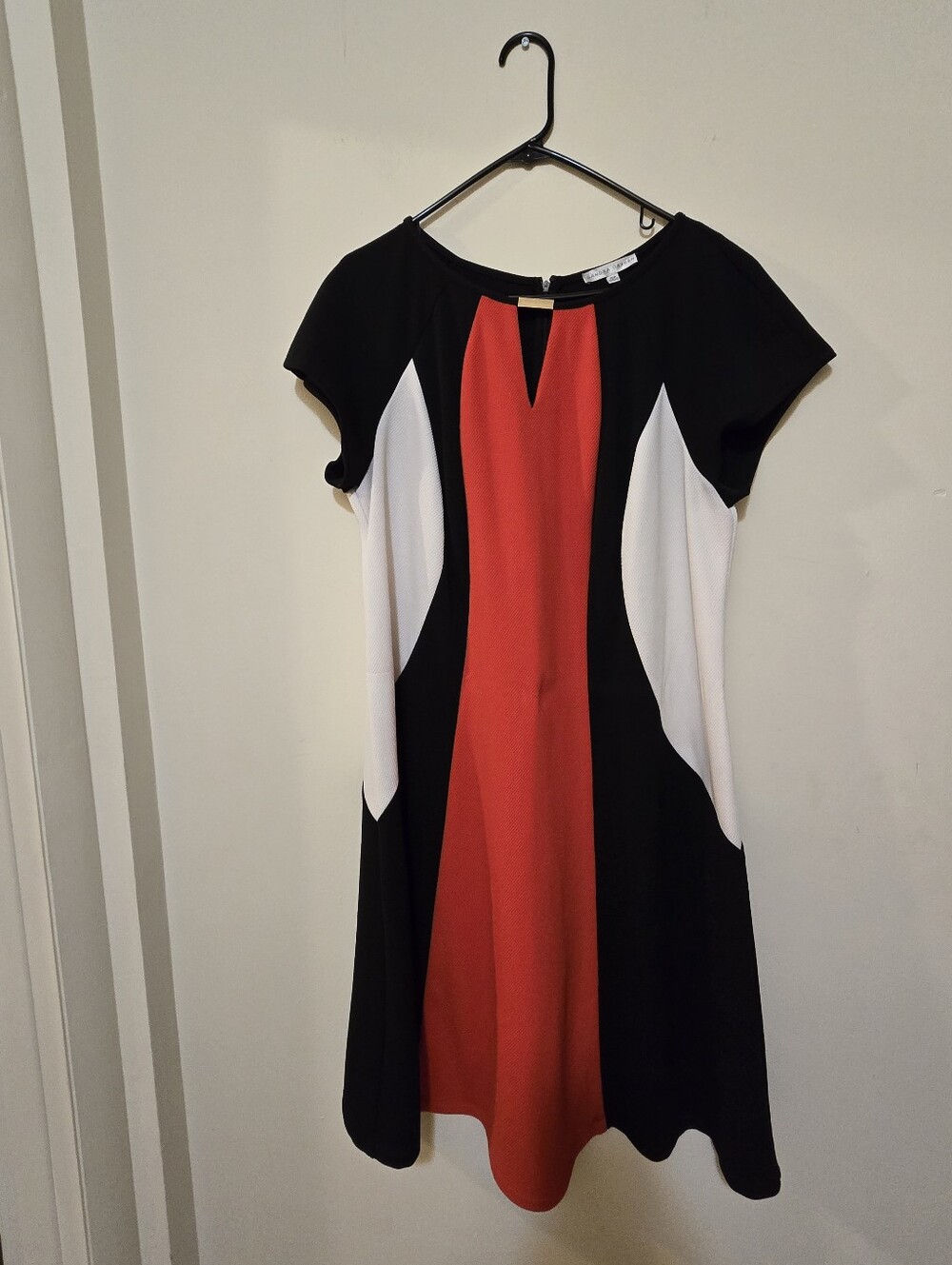 Sandra Darren Black, White & Red Colorblock Mini Dress Size 18w